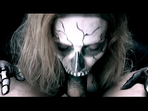 ❤️ Dämonenmädchen lutscht Schwanz mit ihrem schwarzen Mund und schluckt Sperma. ☑ Beautiful porn bei uns de.pornokey.ru ️❤